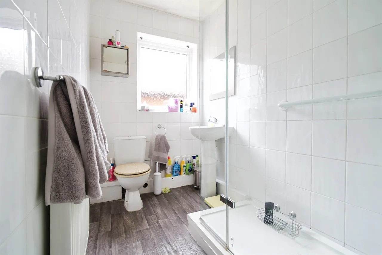 Cedar Close, Royston, Barnsley, photo 10