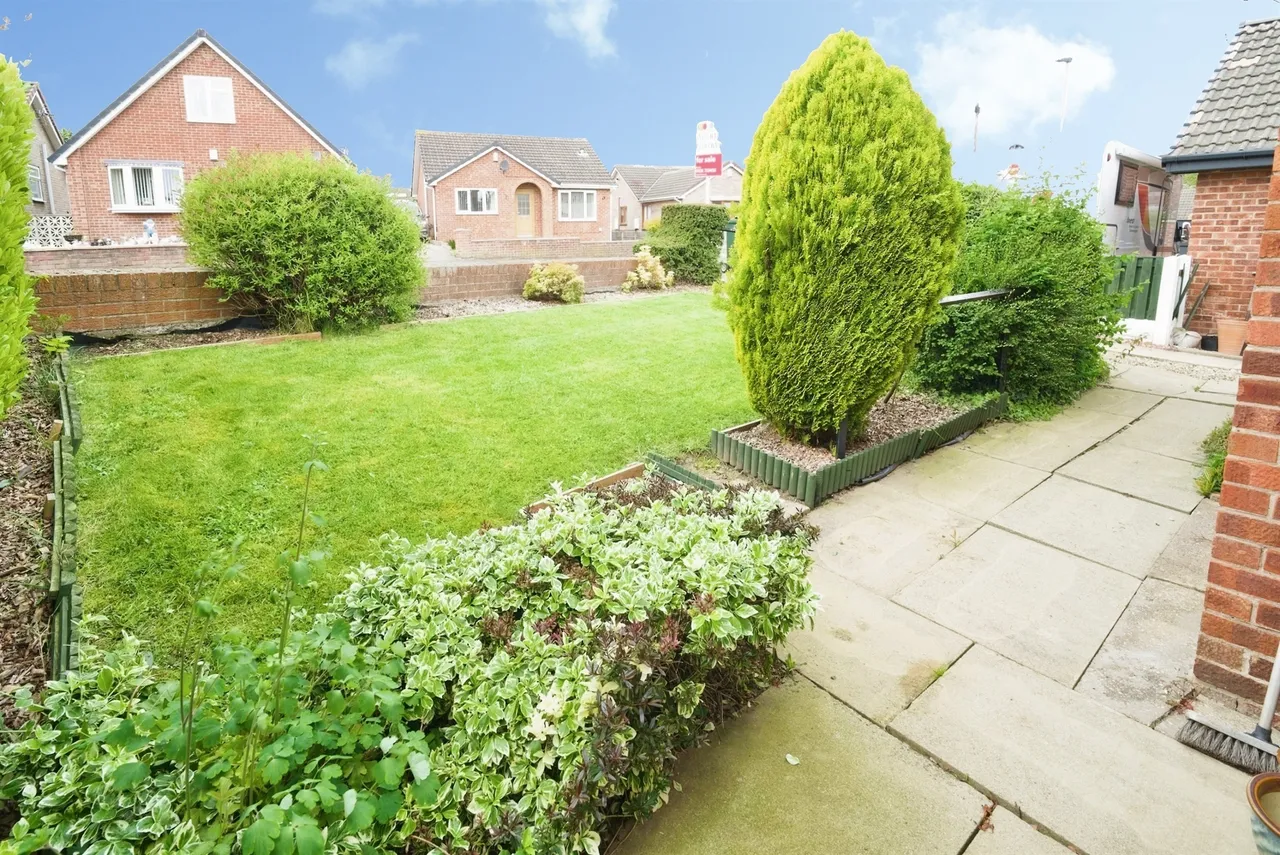 Cedar Close, Royston, Barnsley, photo 11