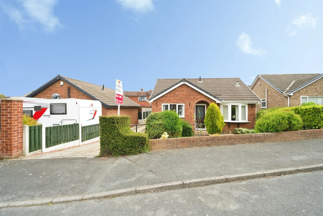 Cedar Close, Royston, Barnsley, photo 12