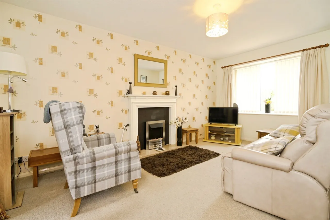 Cedar Close, Royston, Barnsley, photo 2