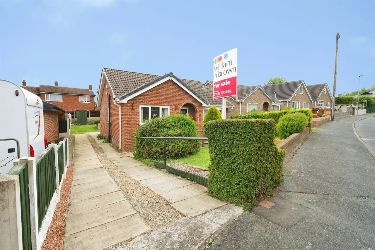 3 bed house for sale — Cedar Close, Royston, Barnsley