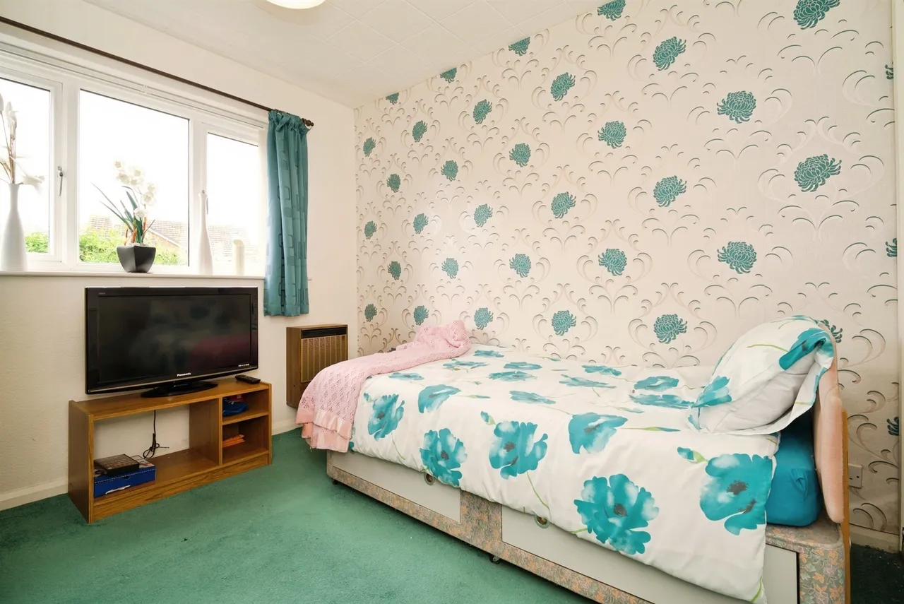 Cedar Close, Royston, Barnsley, photo 8