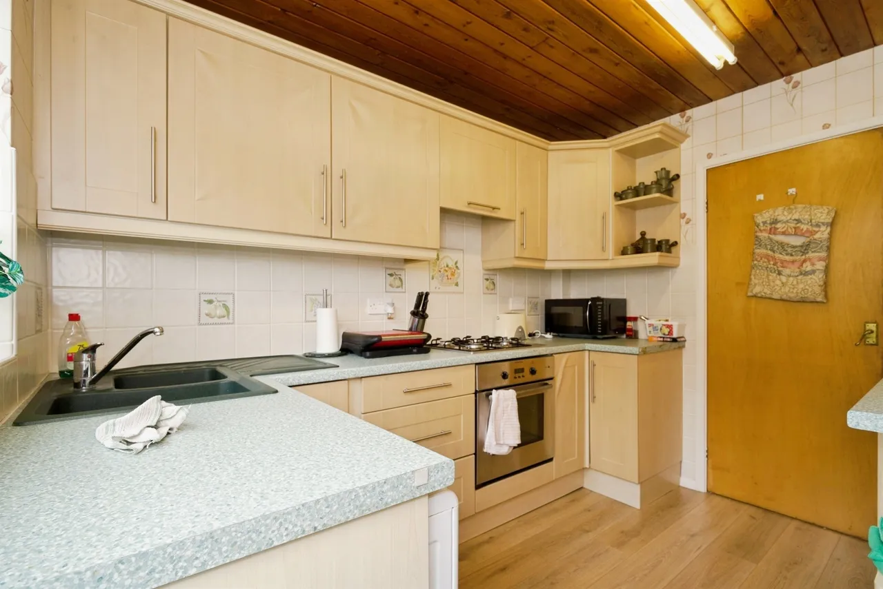 Cedar Close, Royston, Barnsley, photo 4