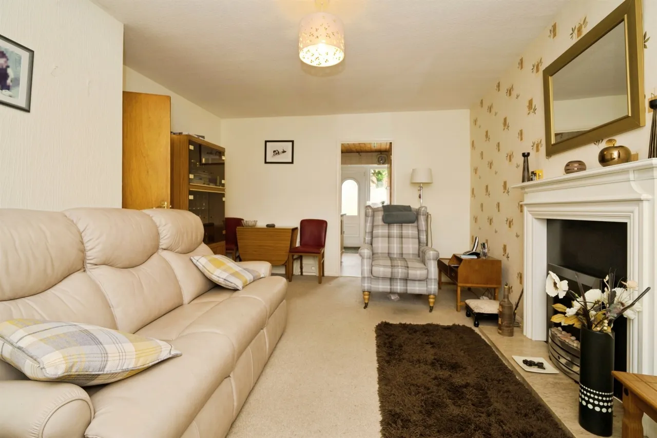 Cedar Close, Royston, Barnsley, photo 3