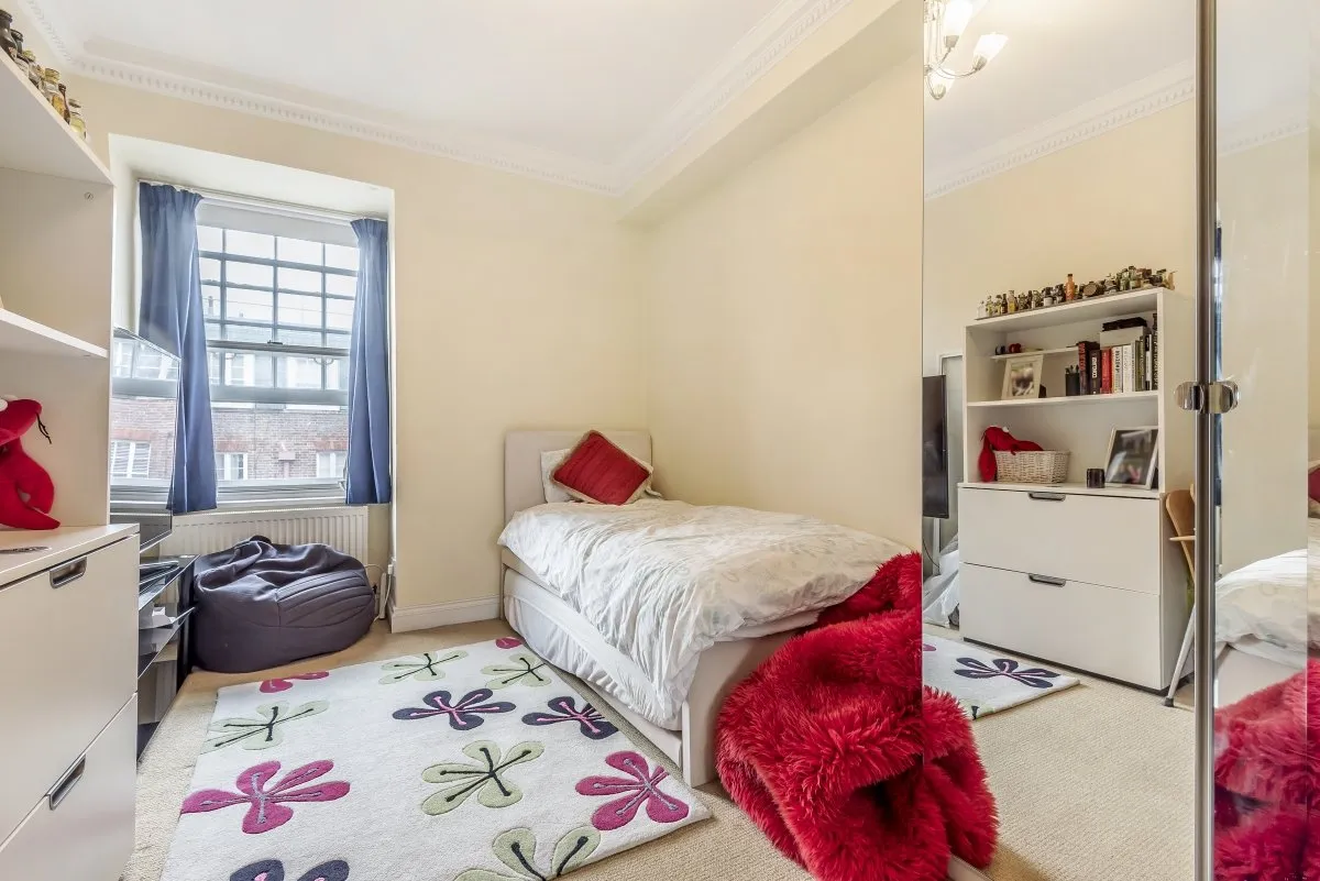 Finchley Road, London, NW8, photo 13