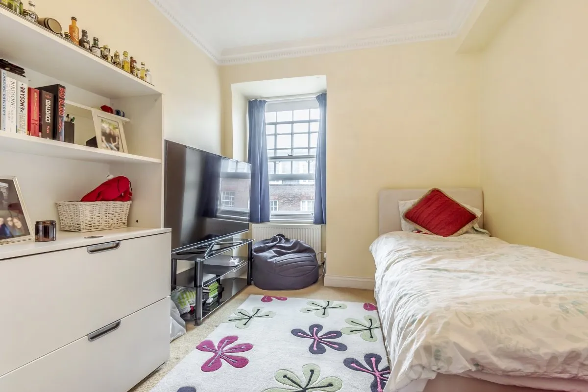 Finchley Road, London, NW8, photo 6