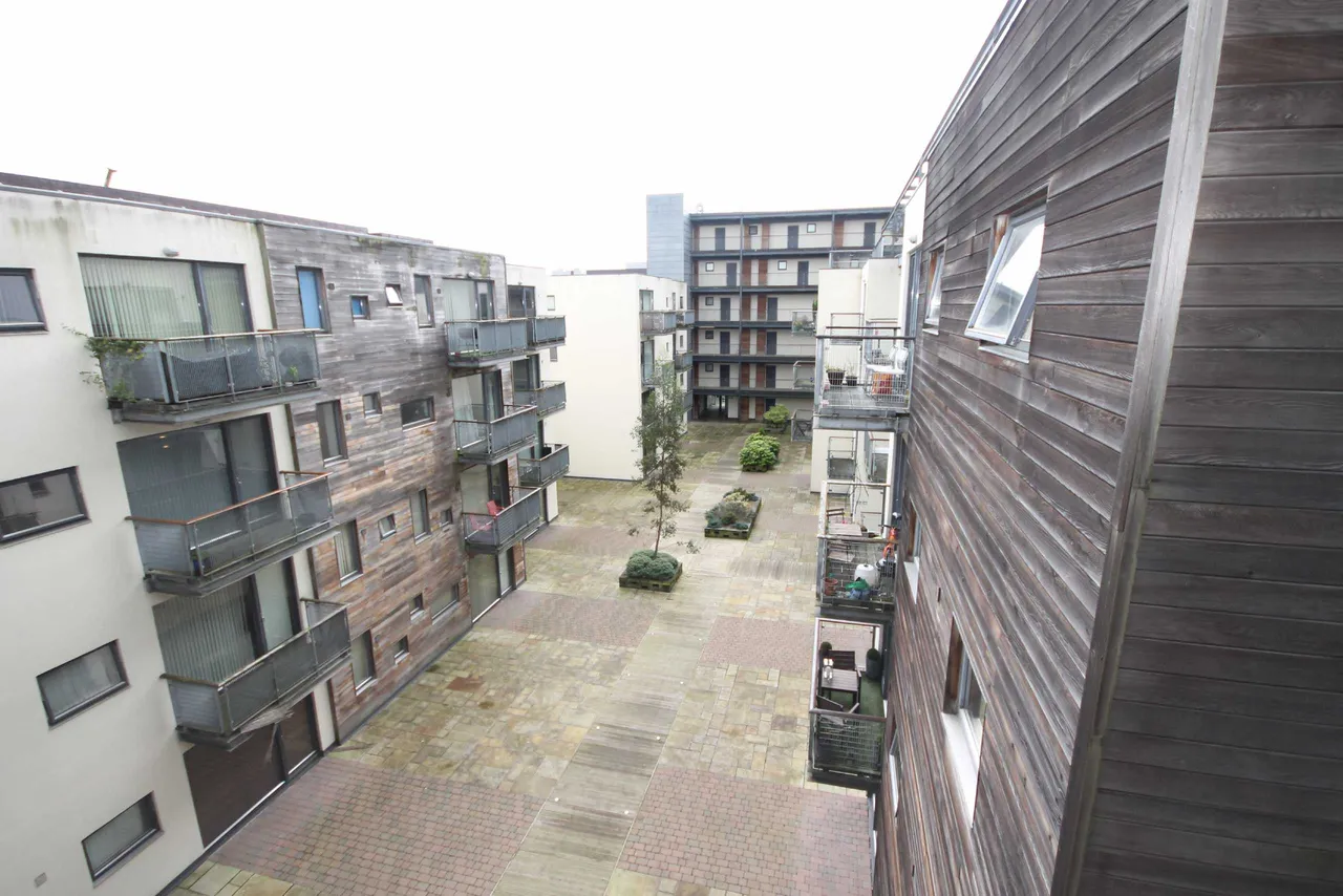 2 bed flat to rent, Isaac Way, Advent, M4