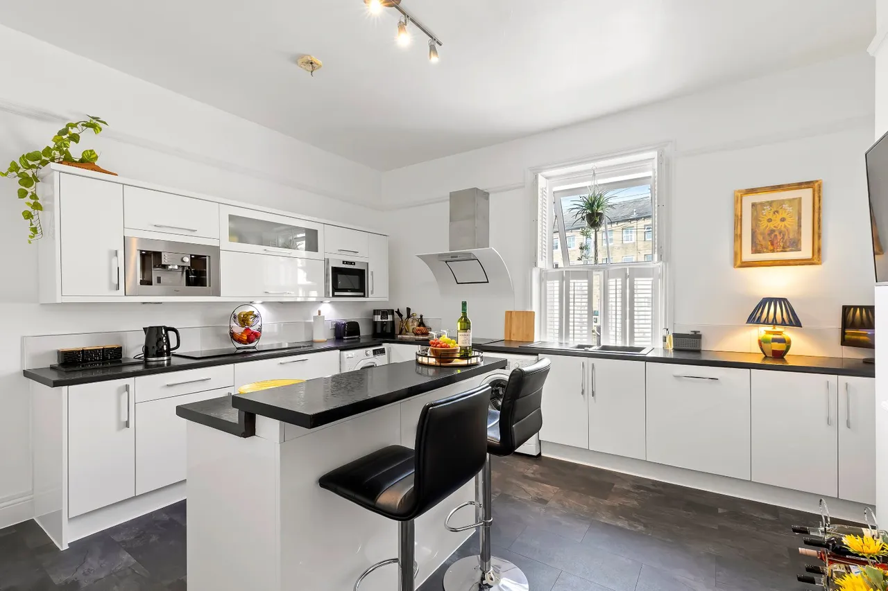 Kirkgate, Silsden, BD20, photo 2