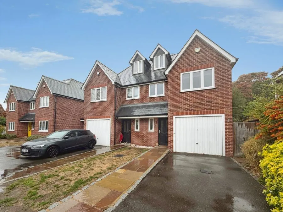 3 bed house for sale, New Road, Ascot, SL5