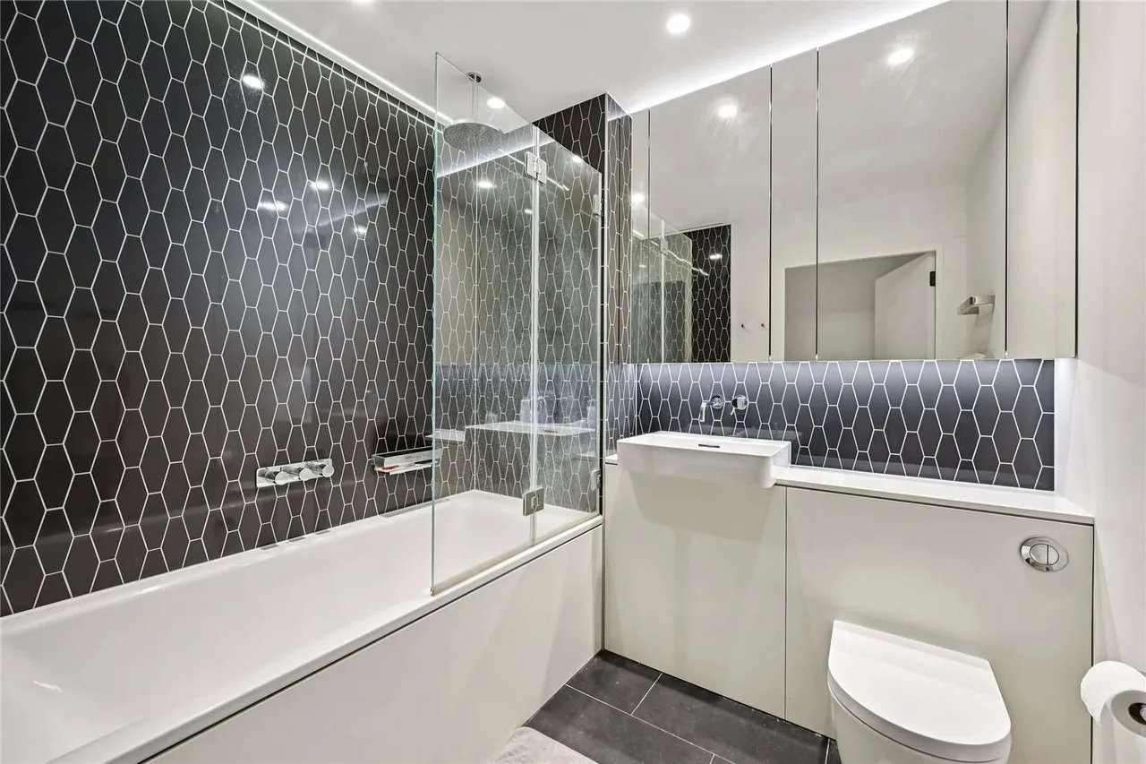 Wood Crescent, London, W12 7GN, photo 9
