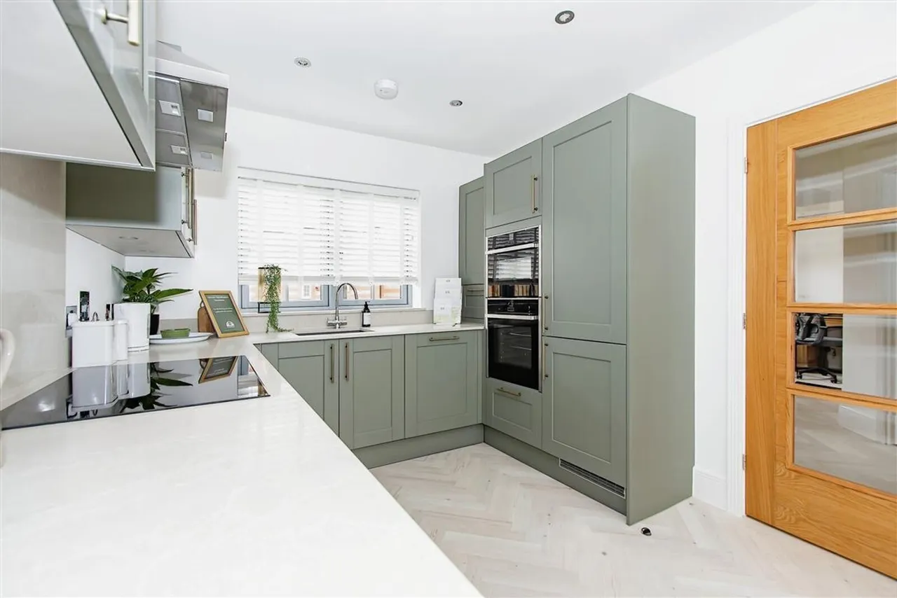 Brockhills Lane, New Milton, photo 3