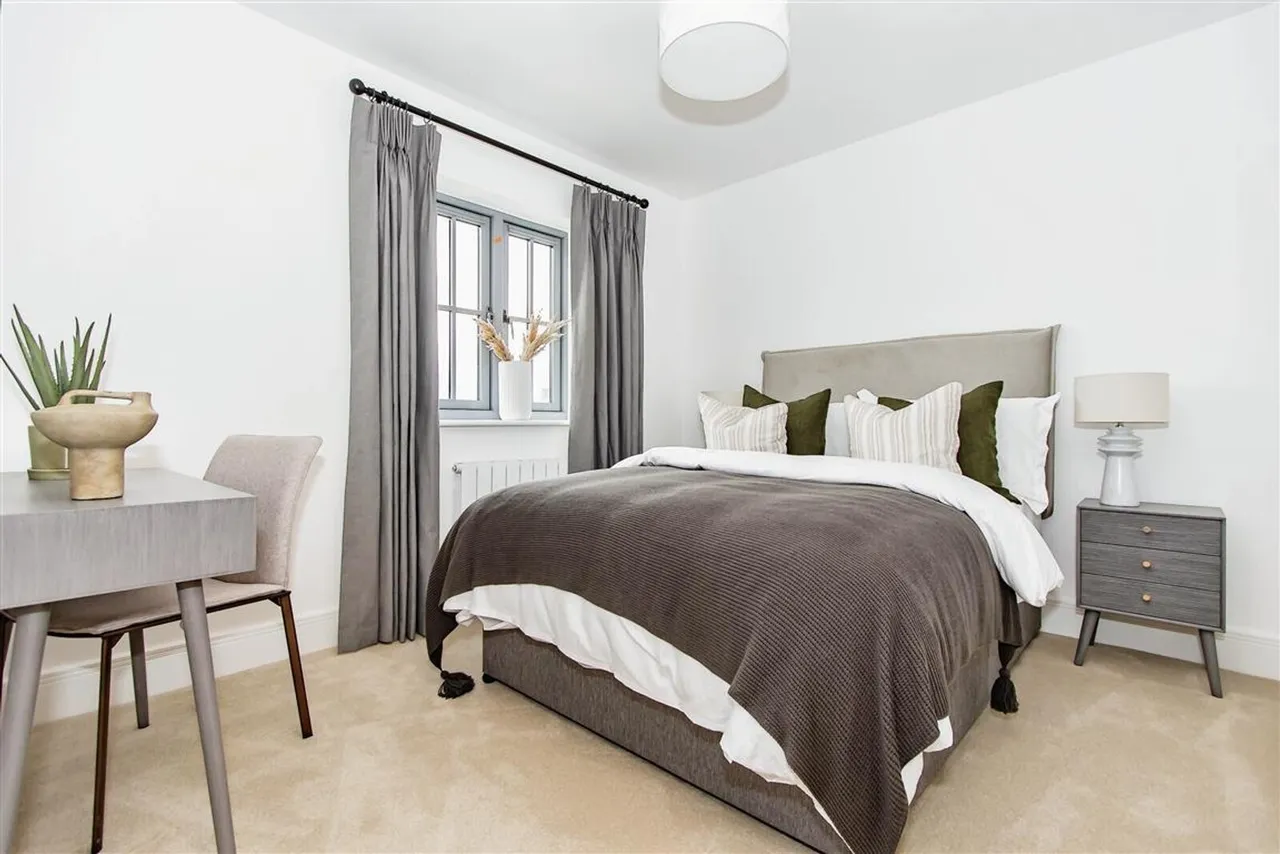 Brockhills Lane, New Milton, photo 8