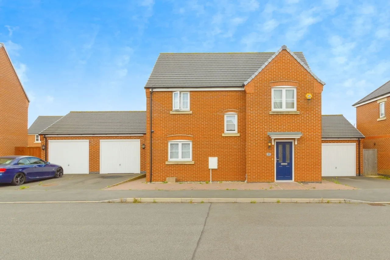 3 bed house for sale, Lapwing Drive, Birstall, LE4