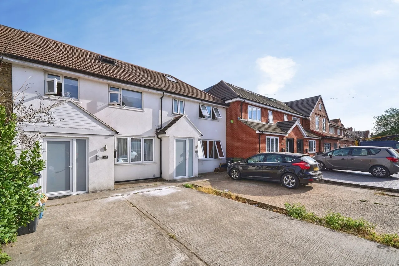 4 bed house for sale — Kingsley Road, Ilford, IG6