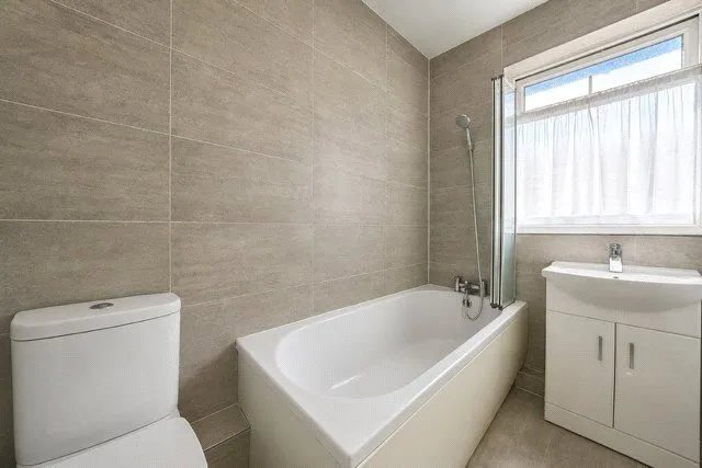 Croombs Road, London, E16, photo 14