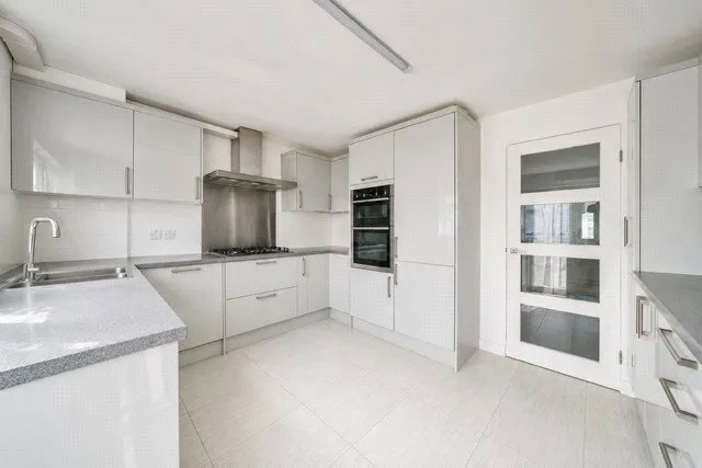 Croombs Road, London, E16, photo 5