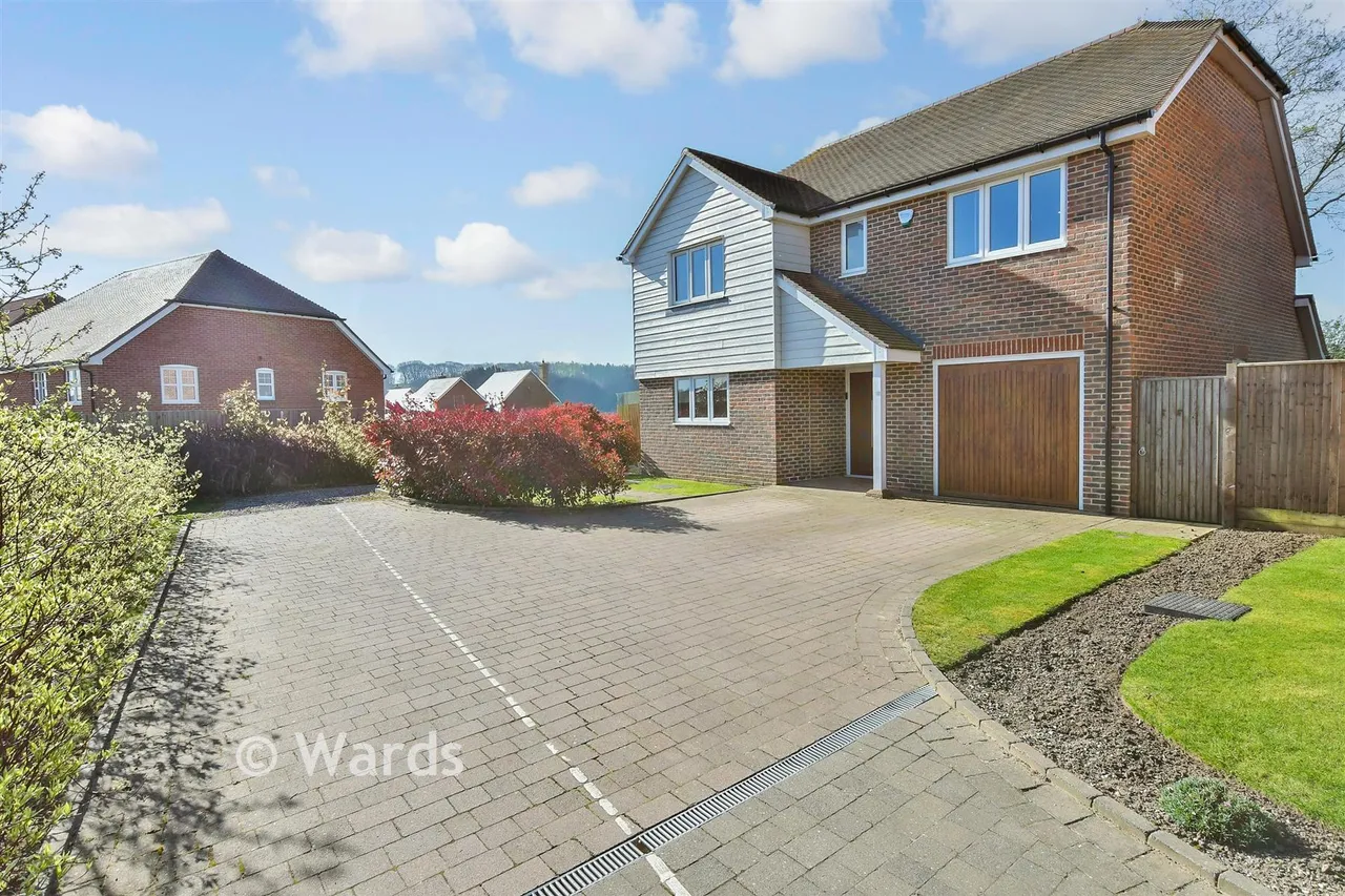 4 bed house for sale, The Tracies, Newington, ME9