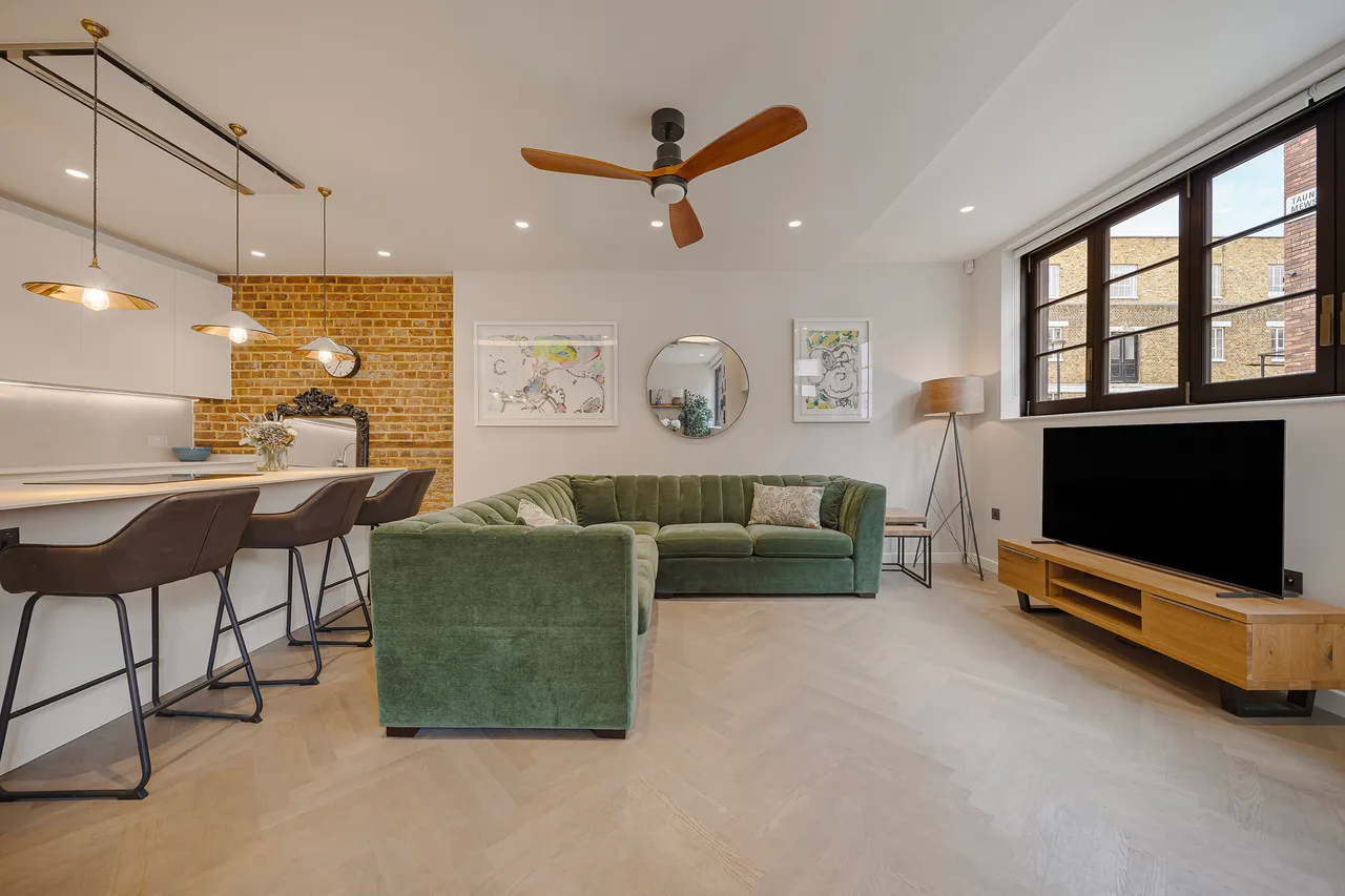 Huntsworth Mews, Marylebone, London, photo 3