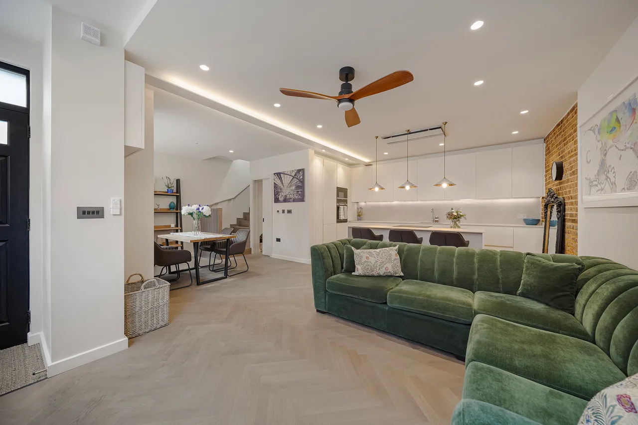 Huntsworth Mews, Marylebone, London, photo 2