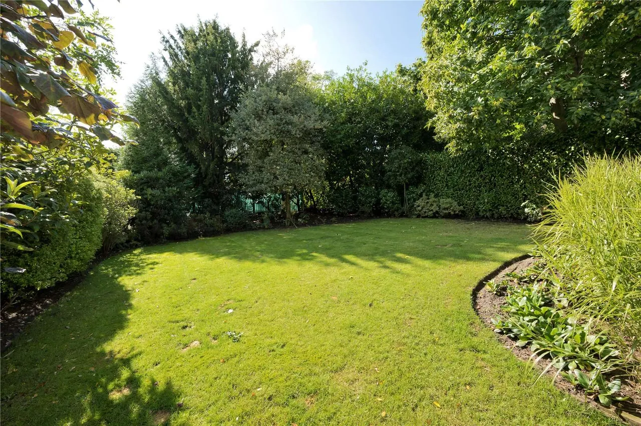 St. Georges Place, Esher, KT10, photo 20