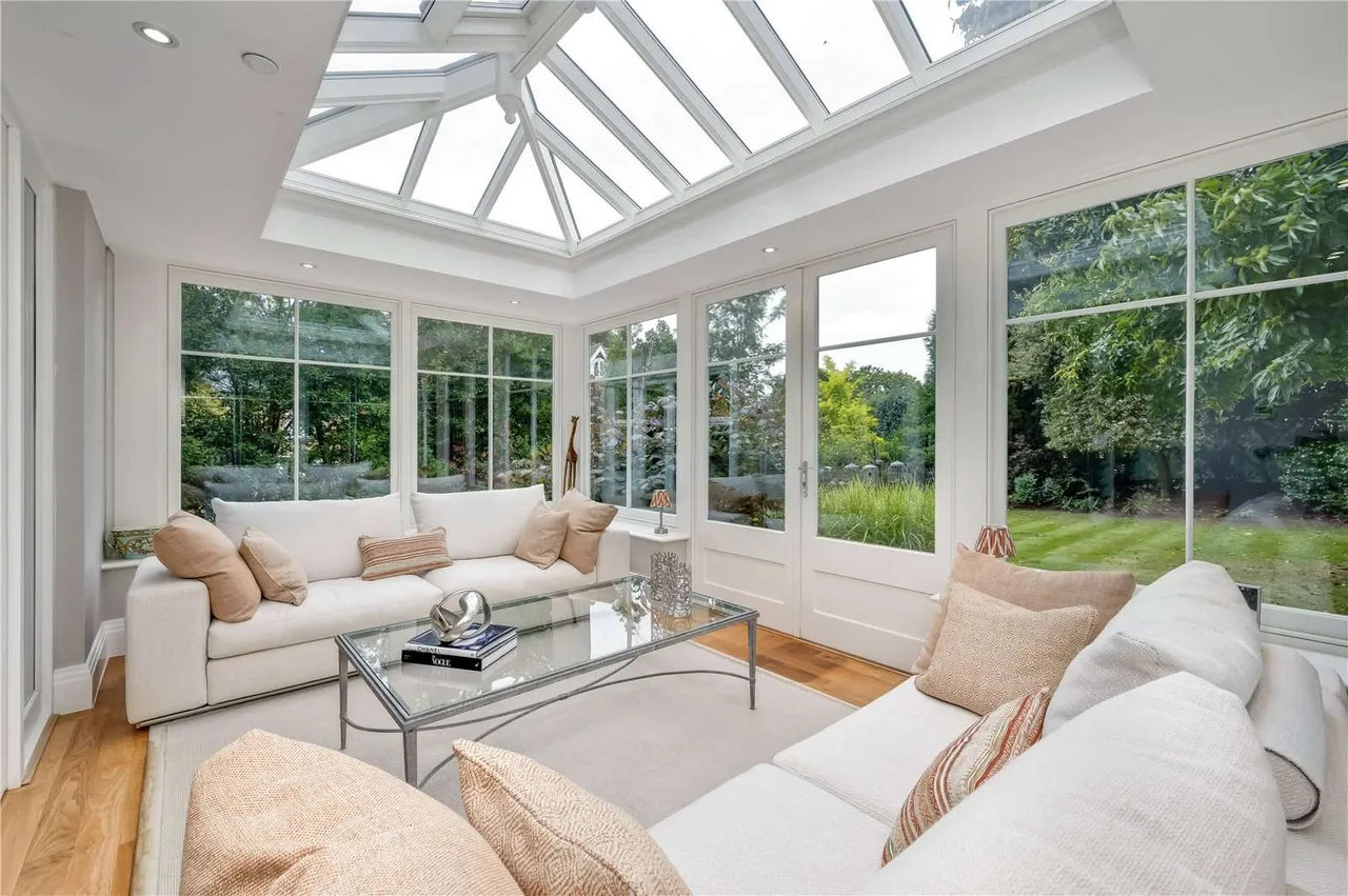 St. Georges Place, Esher, KT10, photo 10