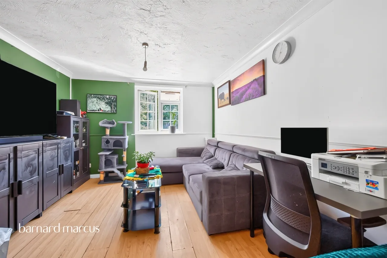 Gables Close, London, photo 8