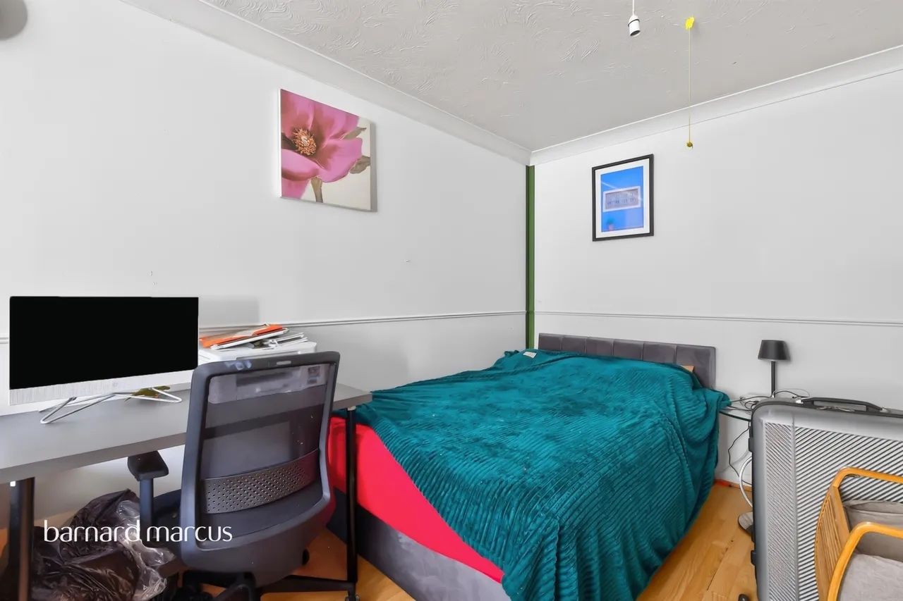 Gables Close, London, photo 9