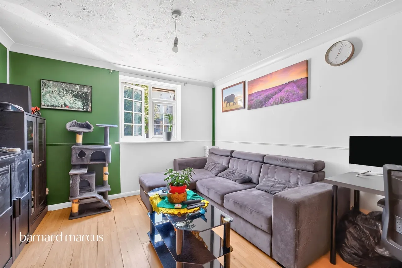 Gables Close, London, photo 11