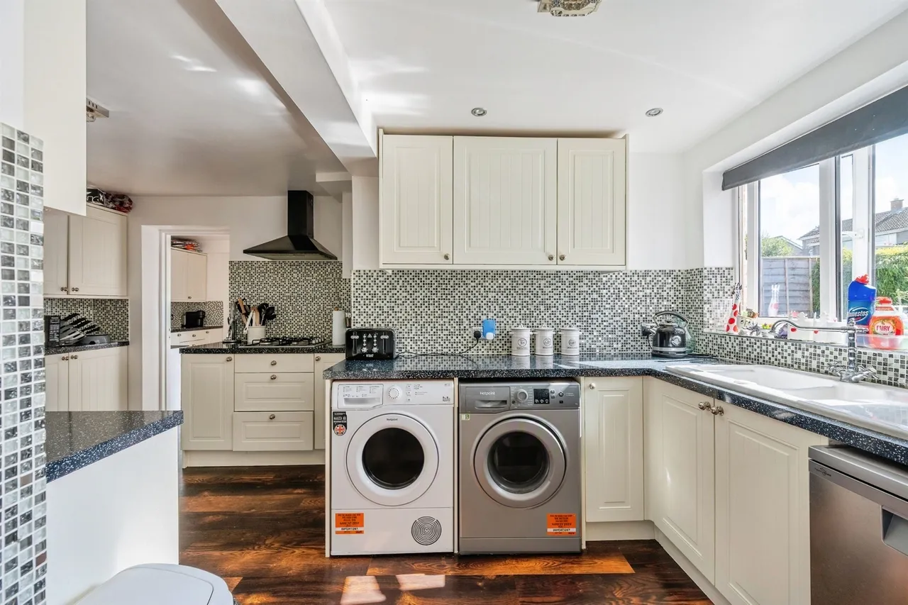 Hardens Mead, Chippenham, SN15, photo 8