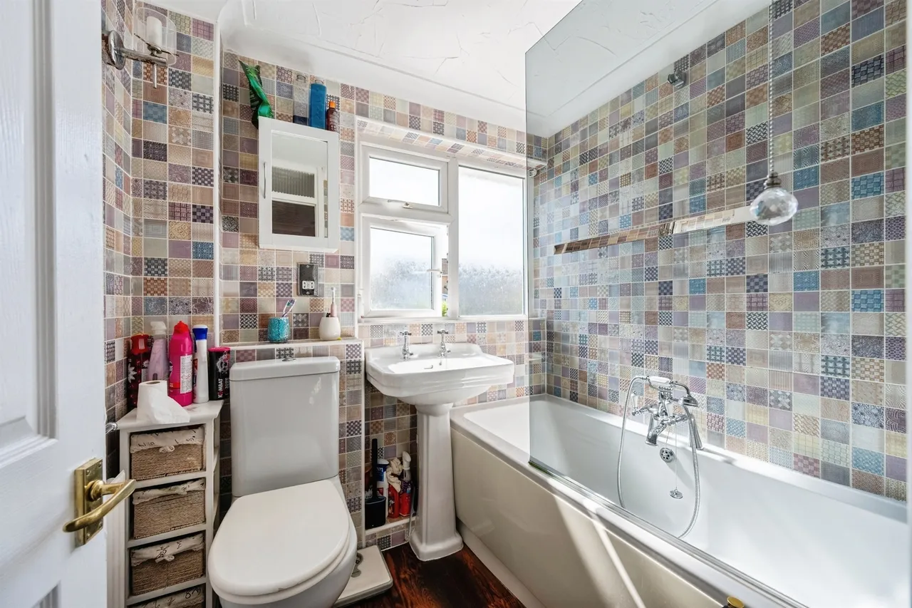 Hardens Mead, Chippenham, SN15, photo 13