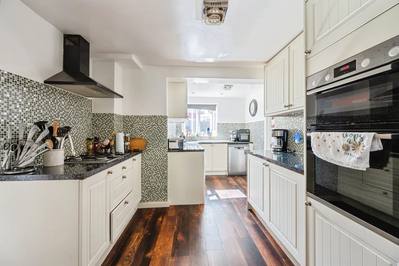 Hardens Mead, Chippenham, SN15, photo 6