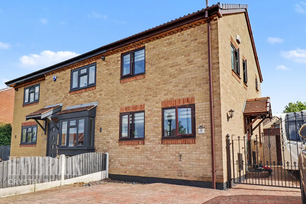 2 bed house for sale, Elcroft Gardens, Beighton