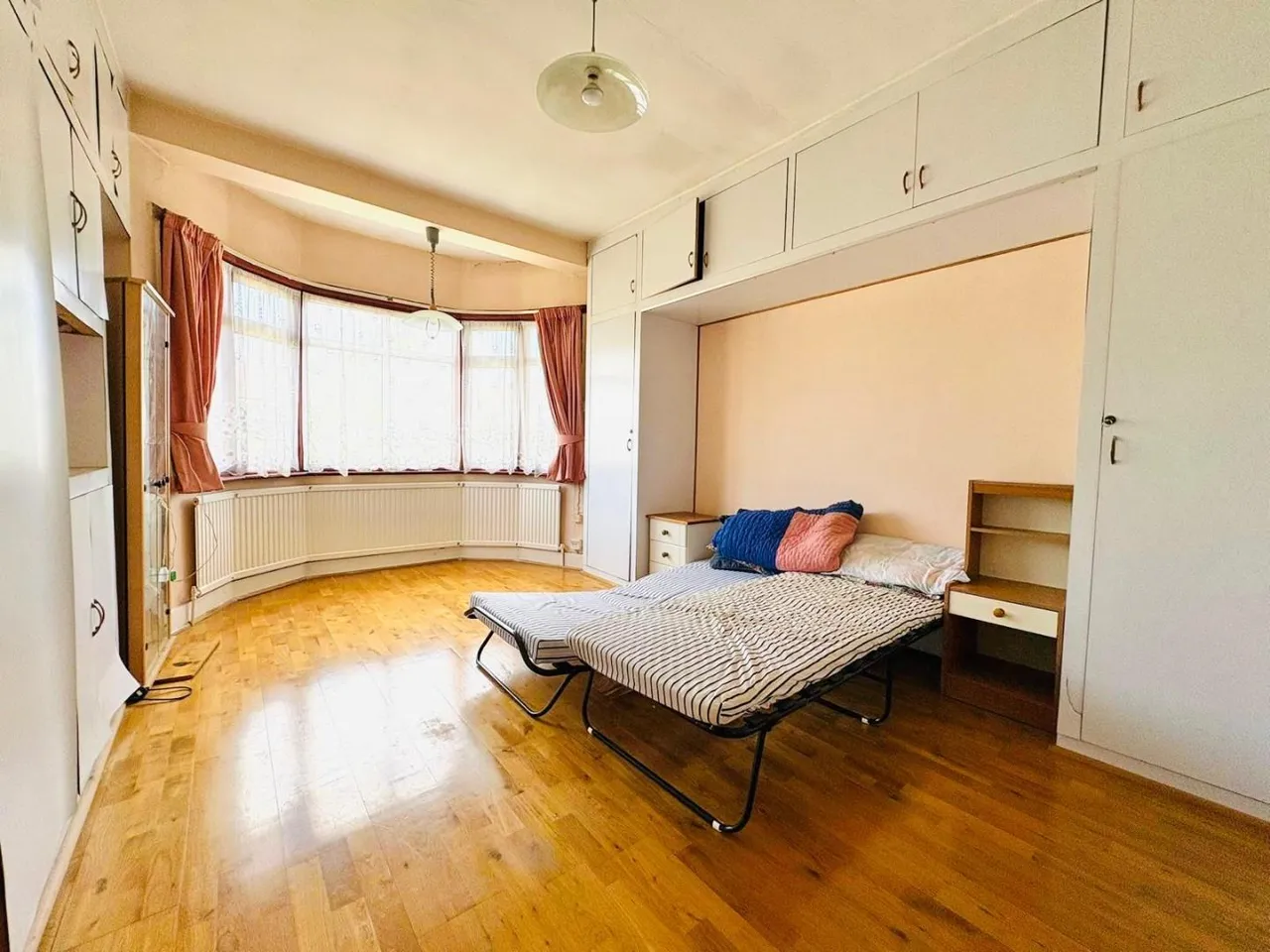 Hale Lane, Mill Hill, NW7, London, photo 10