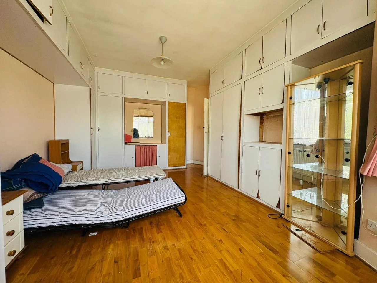 Hale Lane, Mill Hill, NW7, London, photo 9