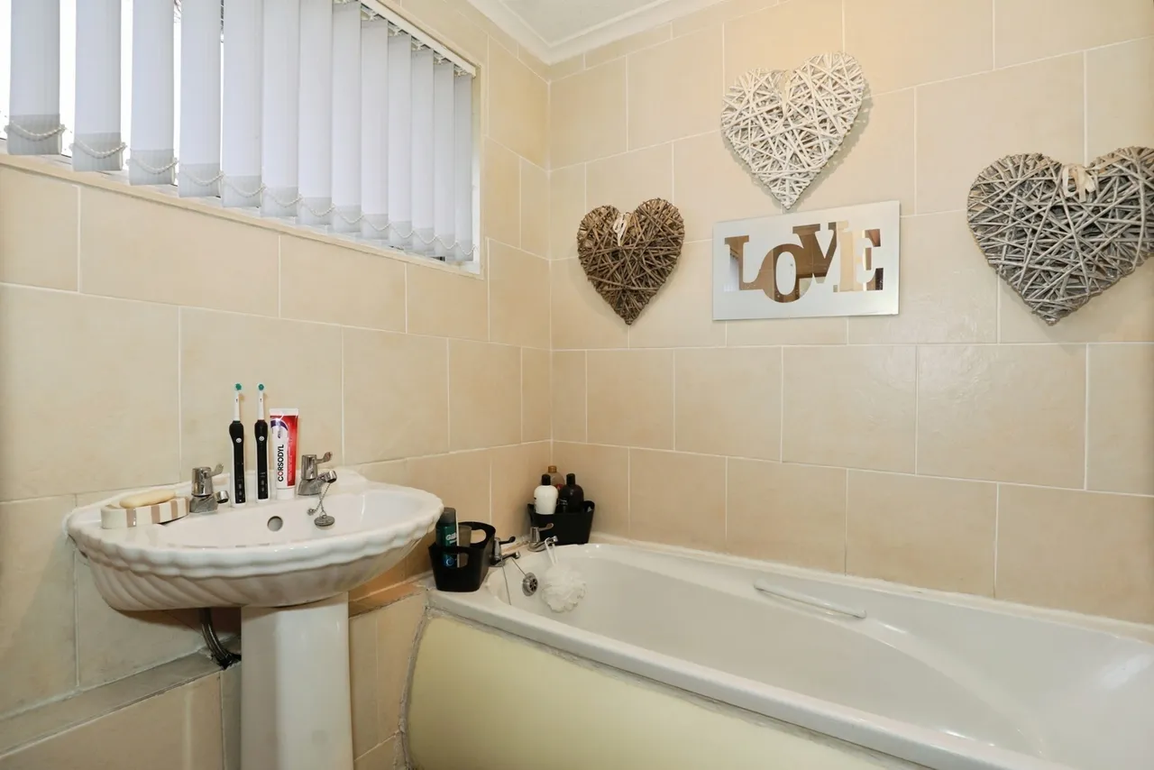 Bentley Grove, Winsford, Cheshire, CW7, photo 17