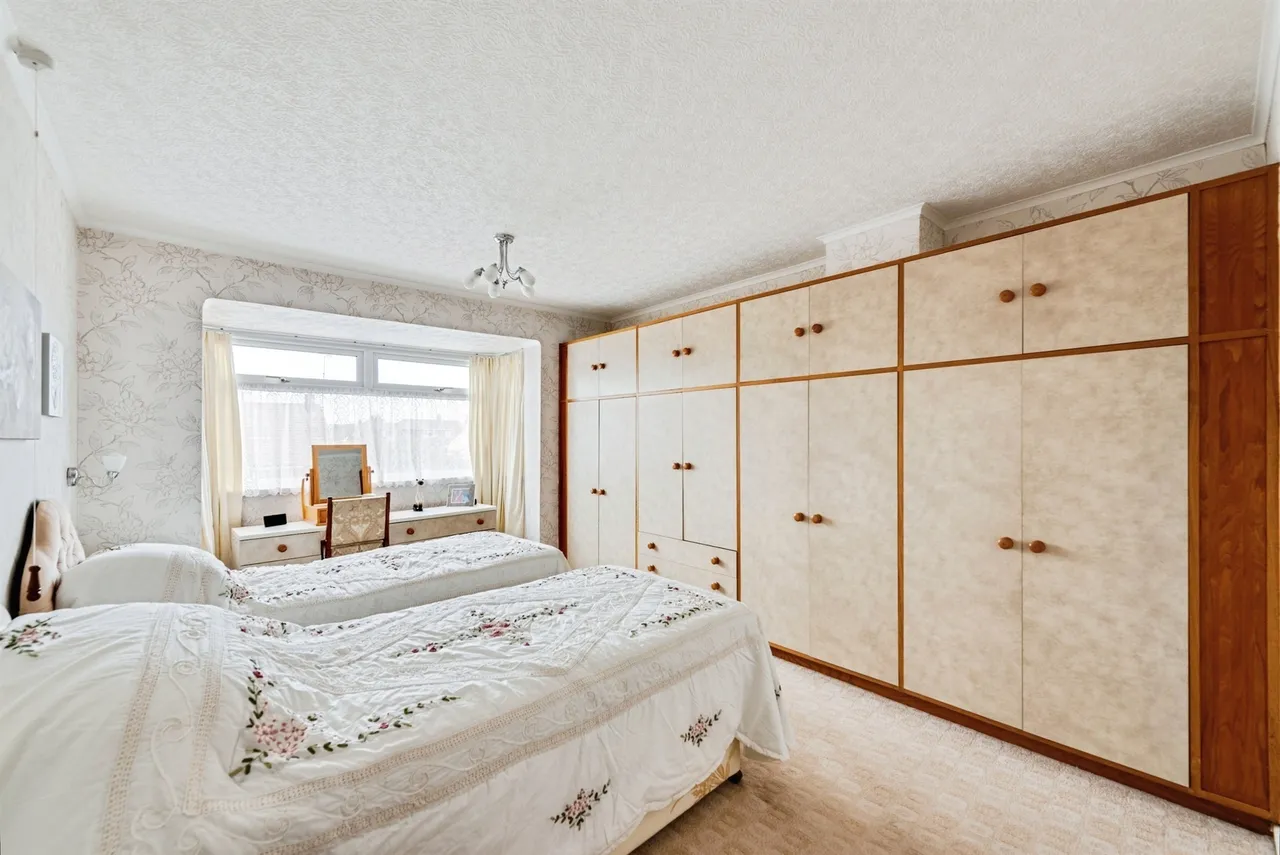 Weedon Road, Swindon, SN3, photo 11