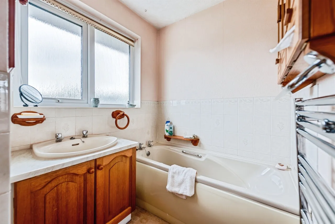 Weedon Road, Swindon, SN3, photo 13