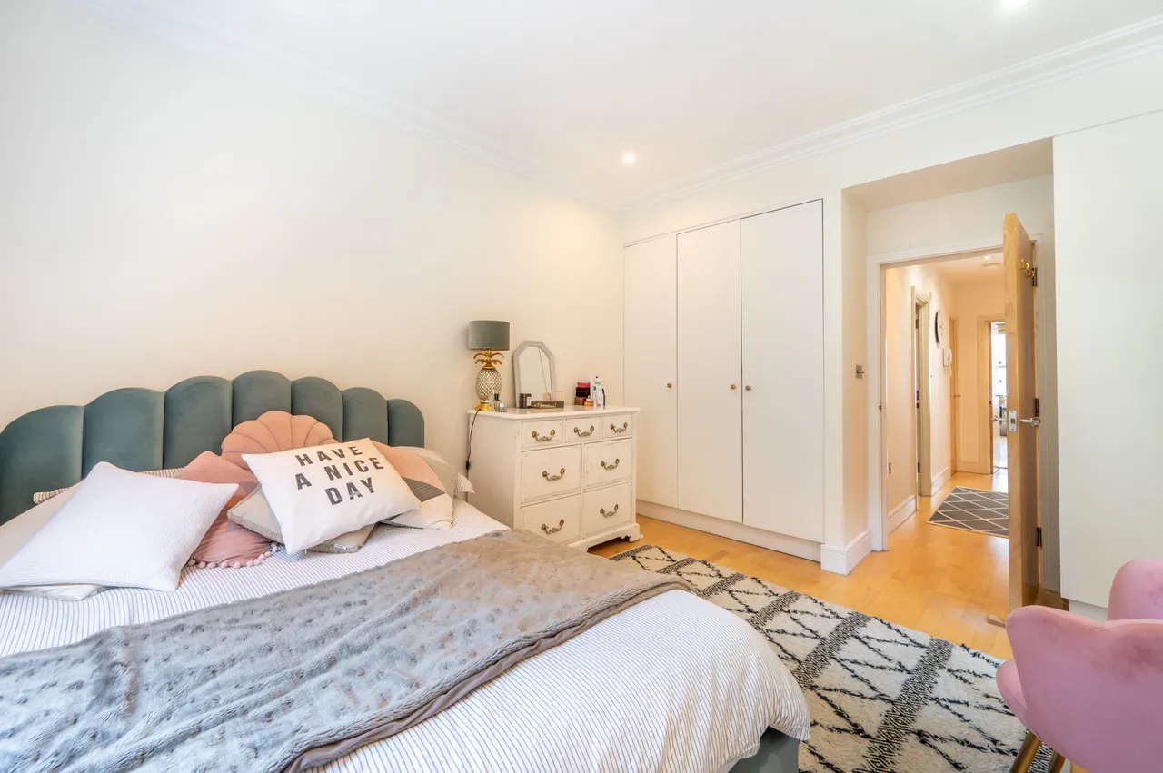 15 Centre Court Apartments, 69-71 Queensborough Terrace, London, photo 5