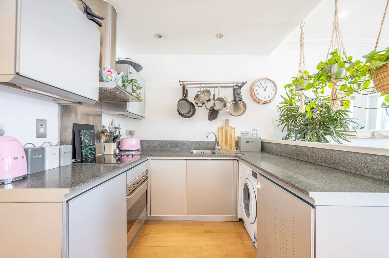 15 Centre Court Apartments, 69-71 Queensborough Terrace, London, photo 4