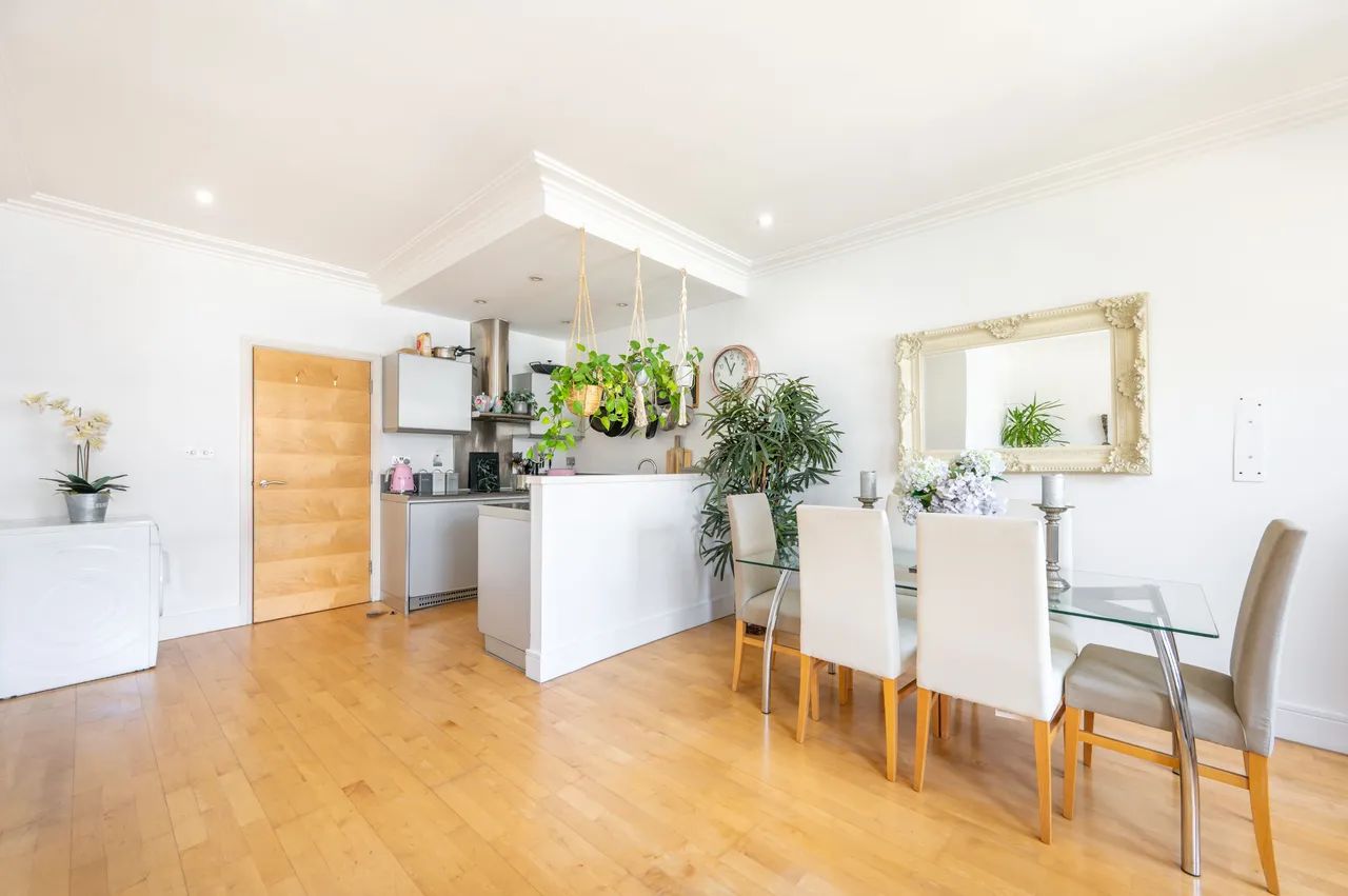 15 Centre Court Apartments, 69-71 Queensborough Terrace, London, photo 11