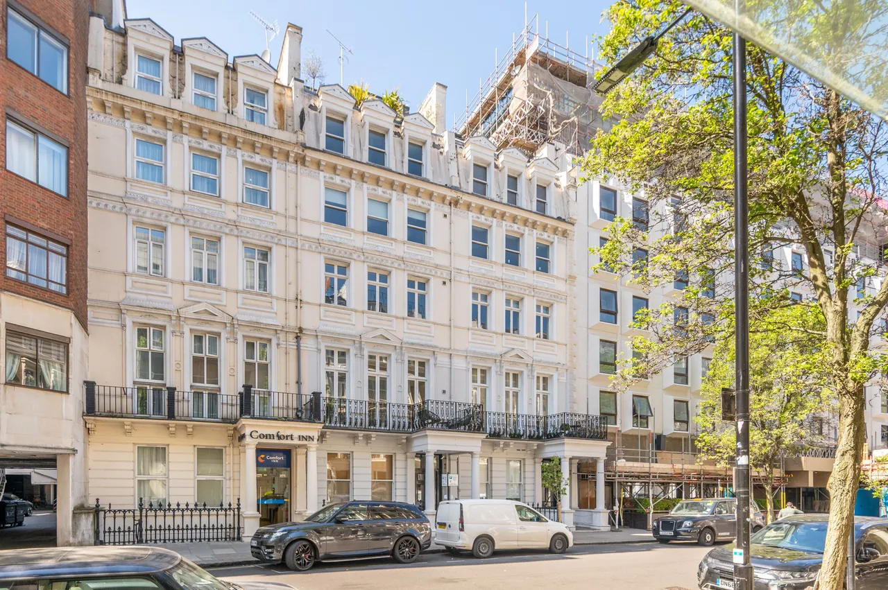15 Centre Court Apartments, 69-71 Queensborough Terrace, London, photo 12