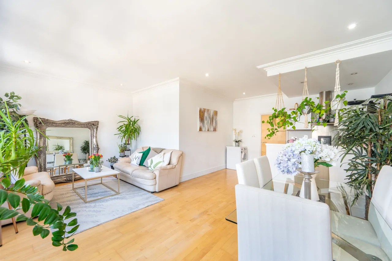 15 Centre Court Apartments, 69-71 Queensborough Terrace, London, photo 10