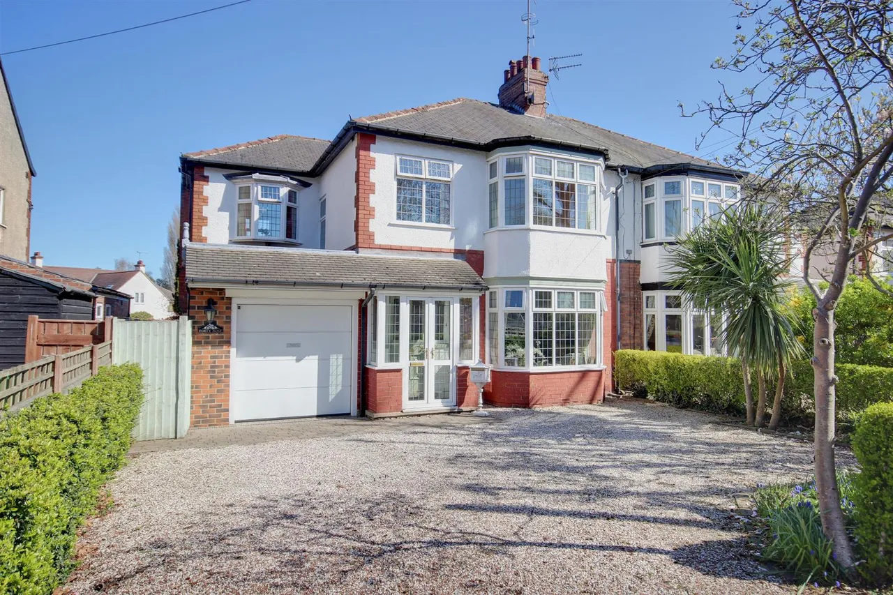 4 bed house for sale — Kingston Road, Willerby, Hull