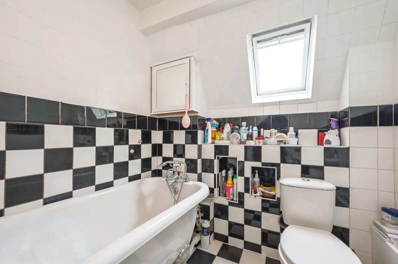 13 Chesterfield Flats, Bells Hill, Barnet, photo 6