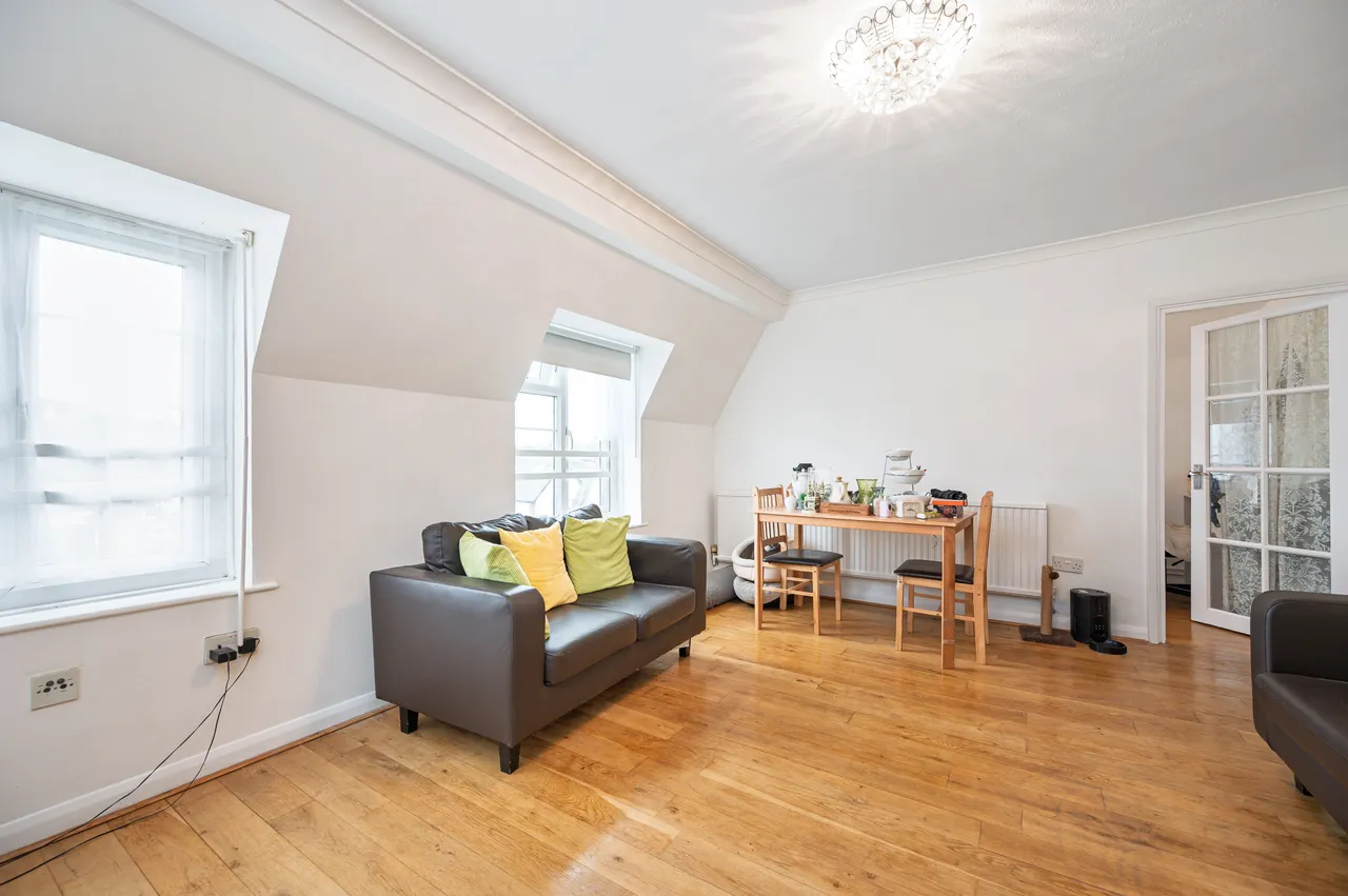 2 bed flat for sale — 13 Chesterfield Flats, Bells Hill, Barnet