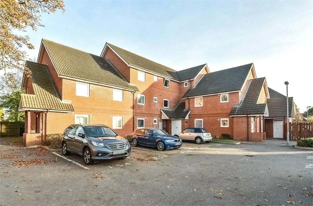 2 bed flat for sale, Yeoman Drive, Staines-upon-Thames, TW19