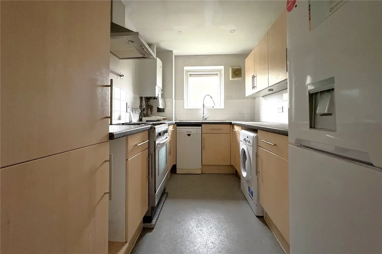 Yeoman Drive, Staines-upon-Thames, TW19, photo 3