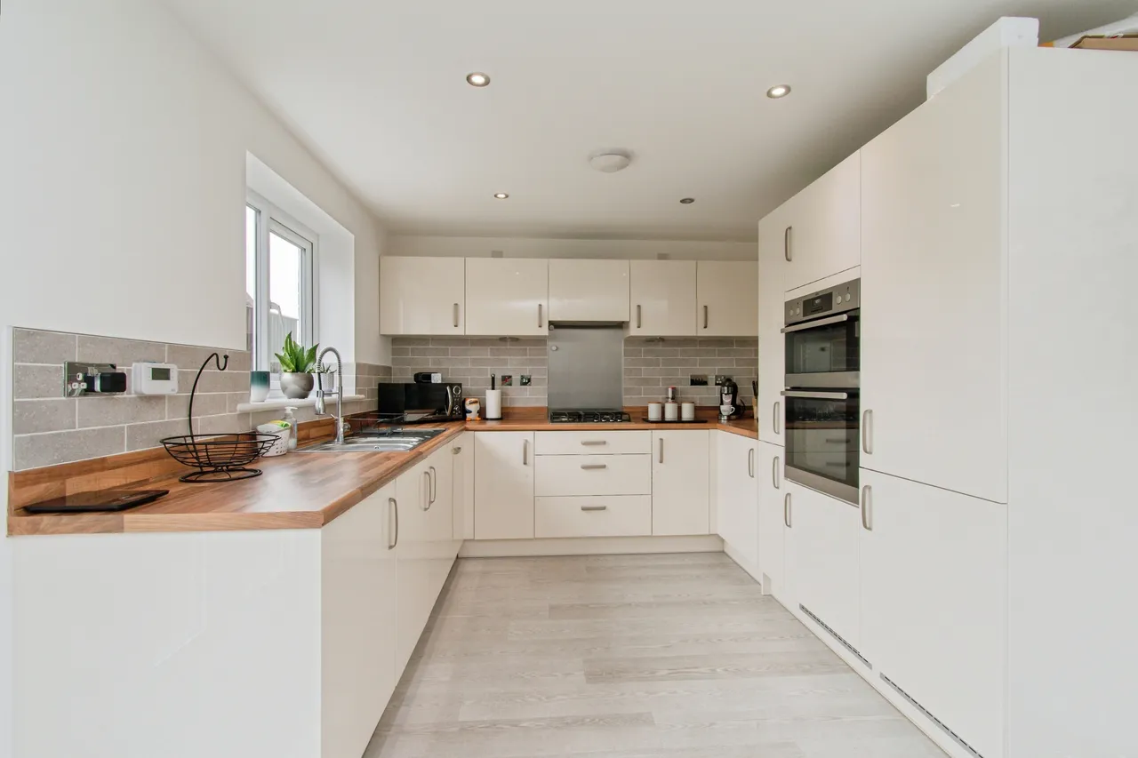 Craig Hopson Avenue, Castleford, photo 4