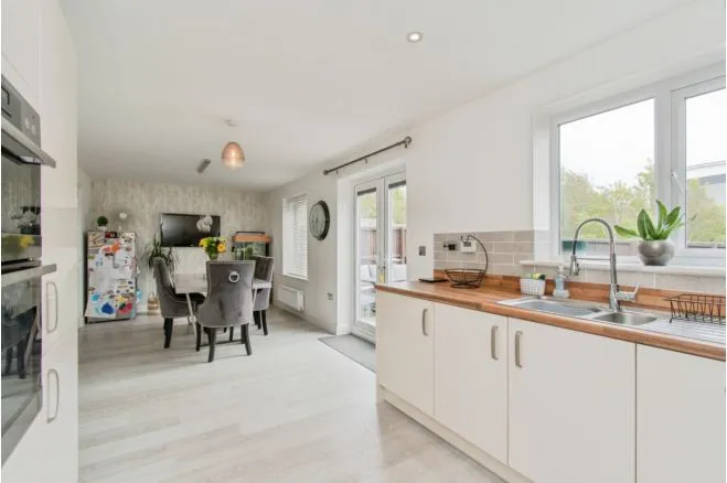 Craig Hopson Avenue, Castleford, photo 6