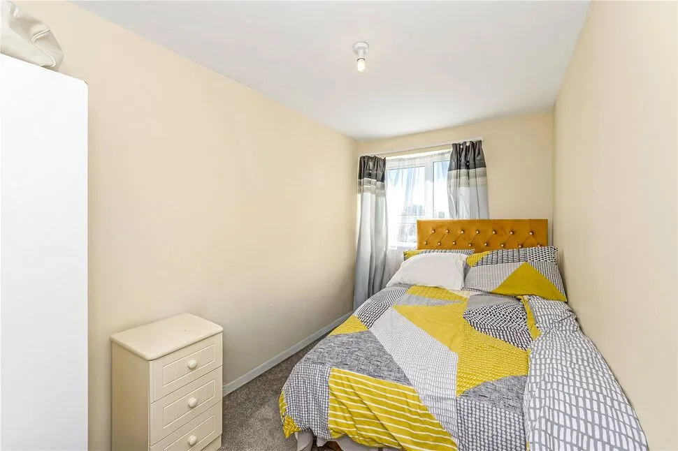Goresbrook Road, Dagenham, RM9, photo 6